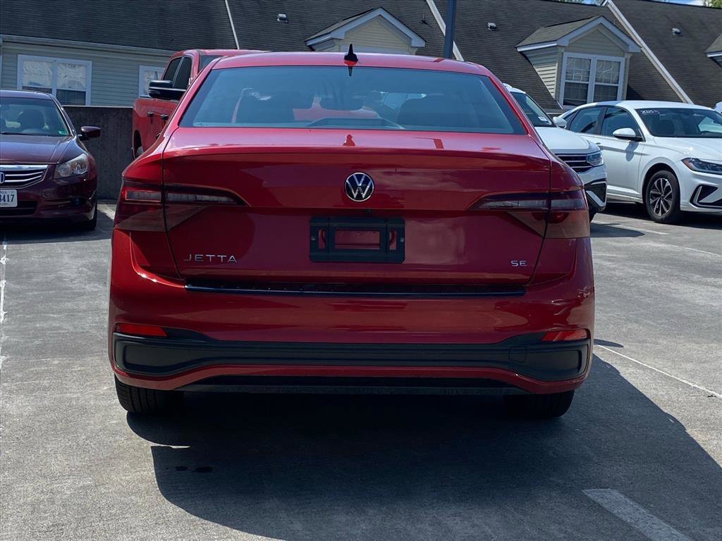 Certified 2023 Volkswagen Jetta SE w/ Panoramic Sunroof Package image 3