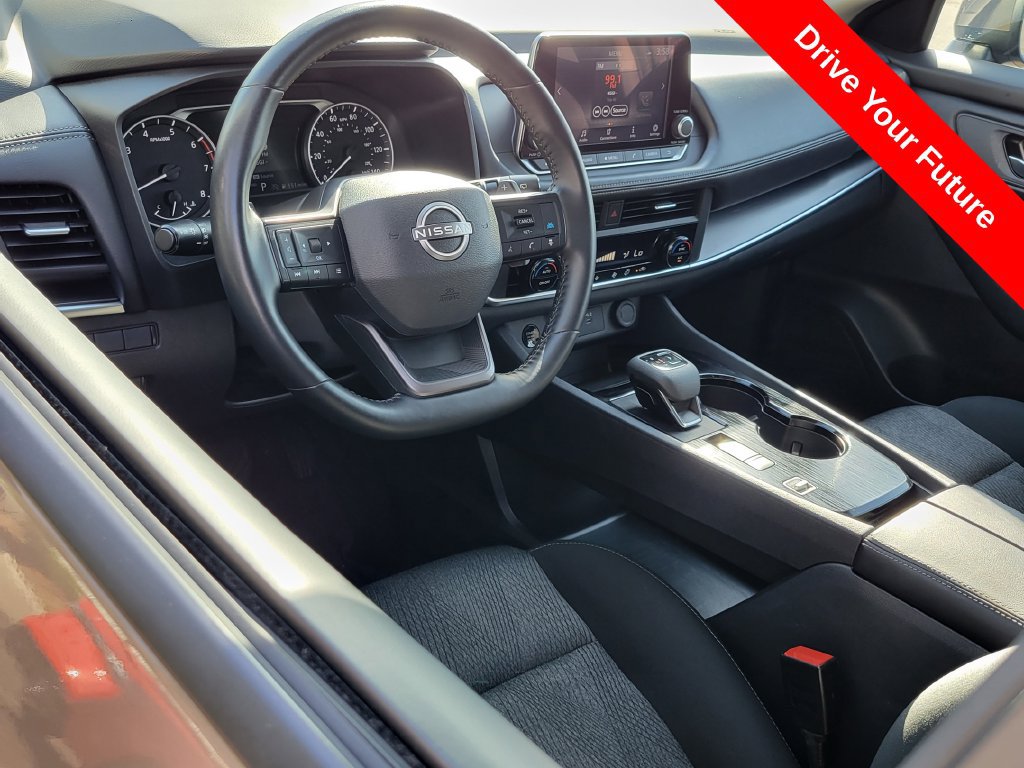 Used 2025 Nissan Rogue SV FWD image 5