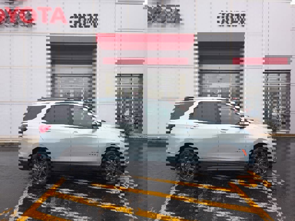 Used 2022 Chevrolet Equinox RS w/ LPO, Floor Liner Package image 2