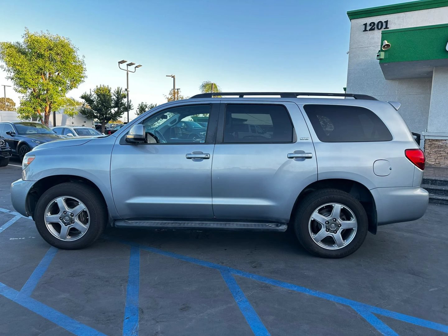 Used 2013 Toyota Sequoia SR5 w/ Sport Appearance Pkg AWD/4WD image 5