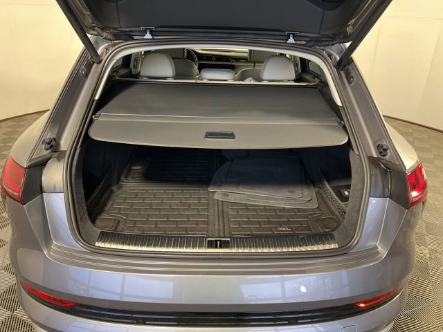 Used 2019 Audi e-tron Prestige w/ Prestige Package image 14