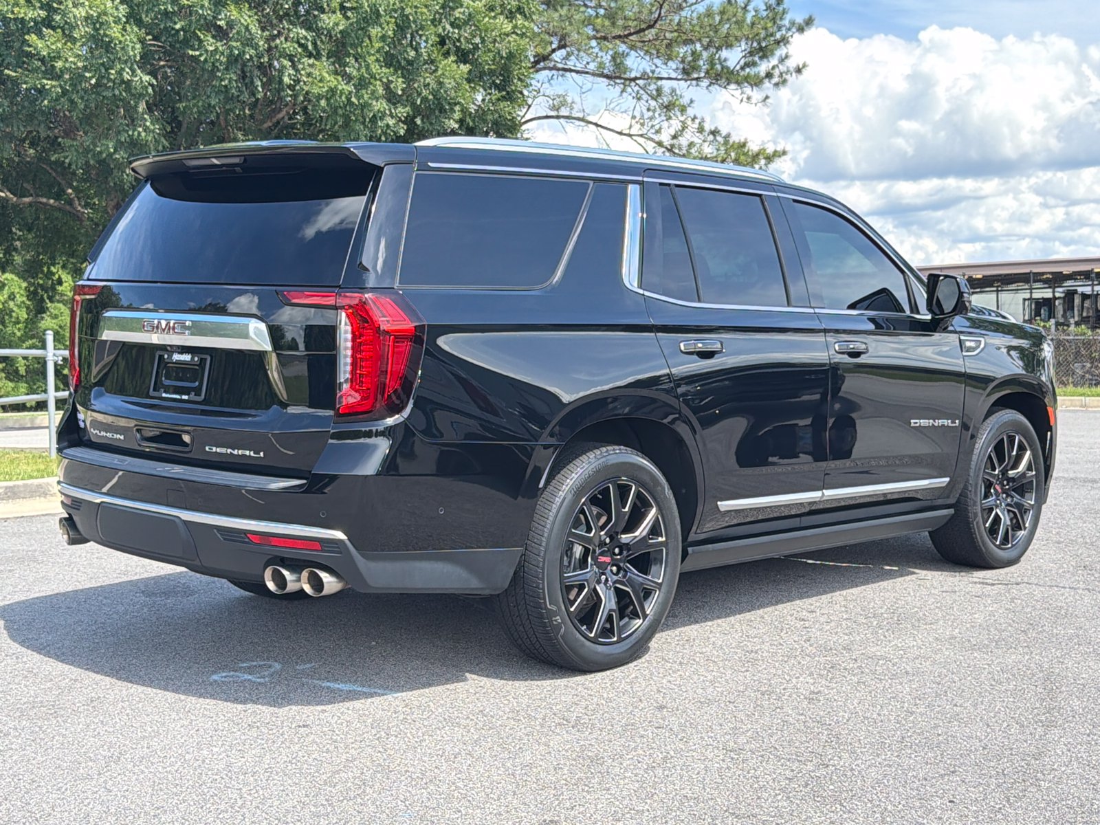 Used 2023 GMC Yukon Denali w/ Denali Reserve Package AWD/4WD image 12