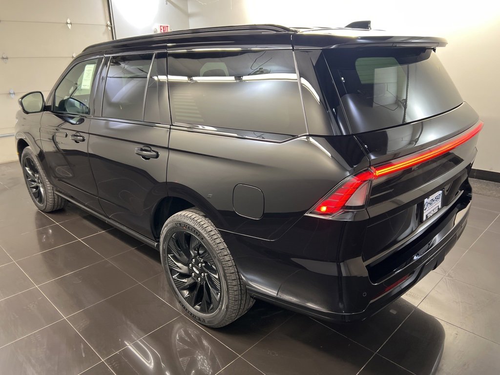 New 2026 Lincoln Navigator Reserve w/ Jet Appearance Package image 4