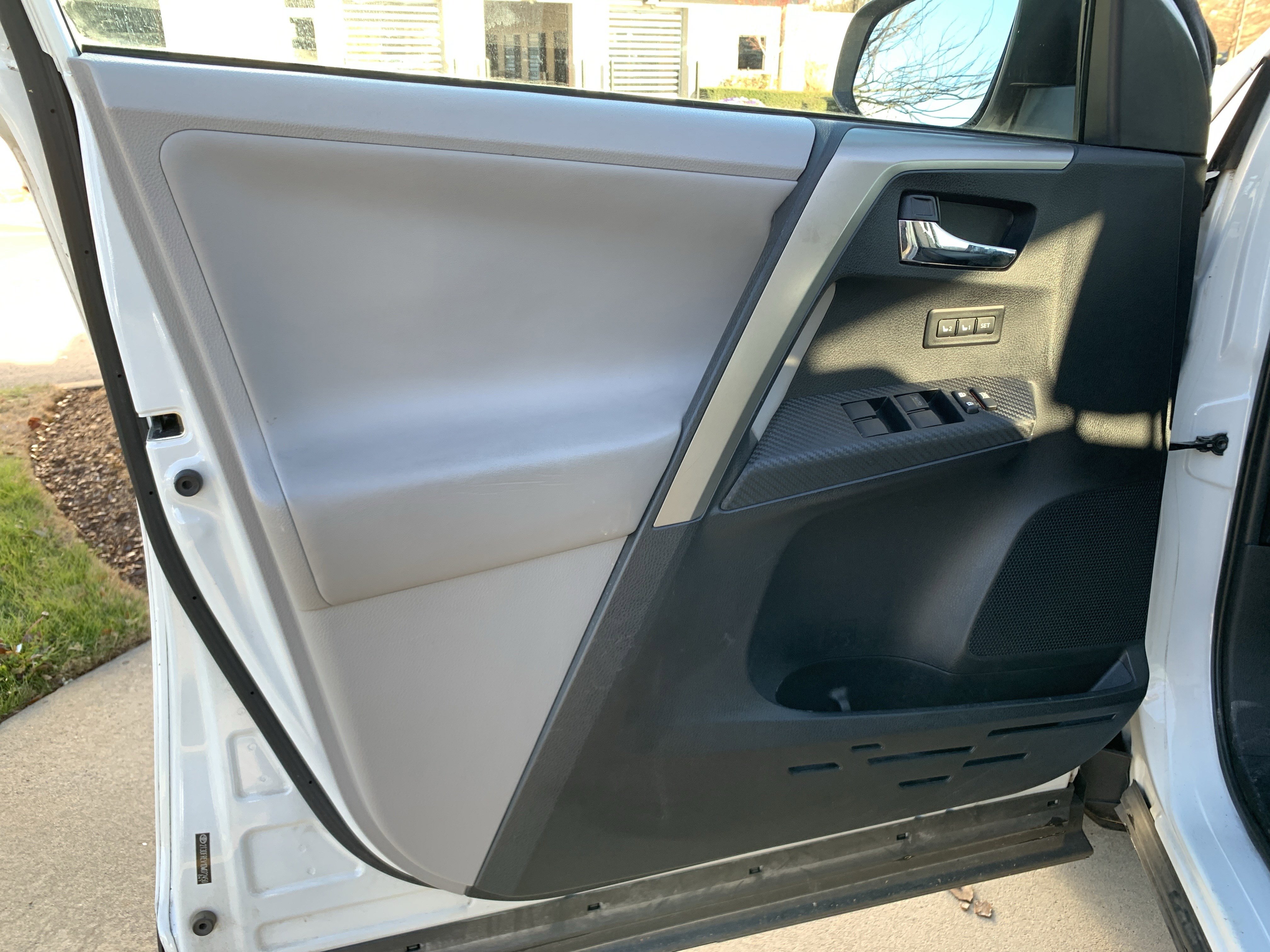 Used 2013 Toyota RAV4 Limited image 14