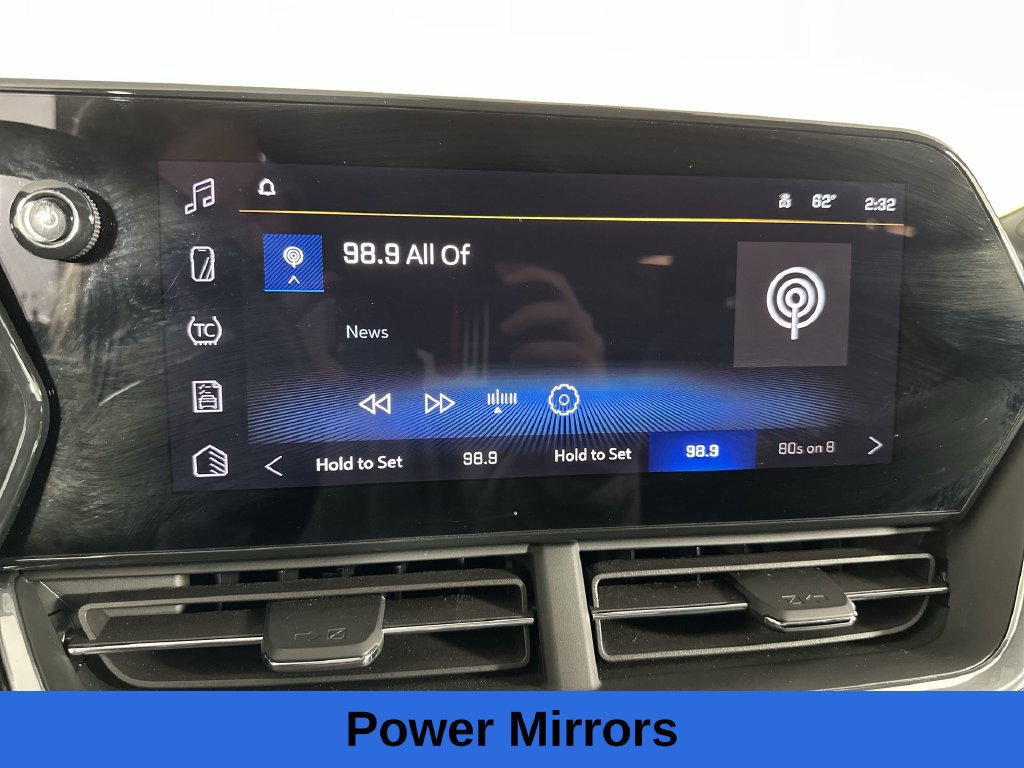Used 2024 Chevrolet Trax RS w/ Sunroof Package FWD image 16