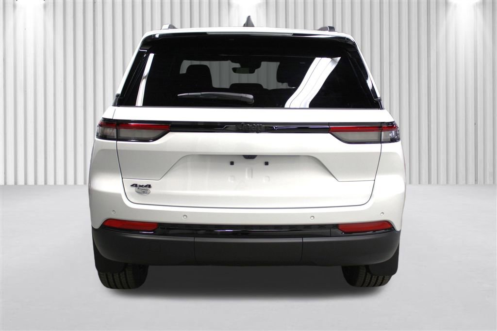 New 2025 Jeep Grand Cherokee Laredo image 4