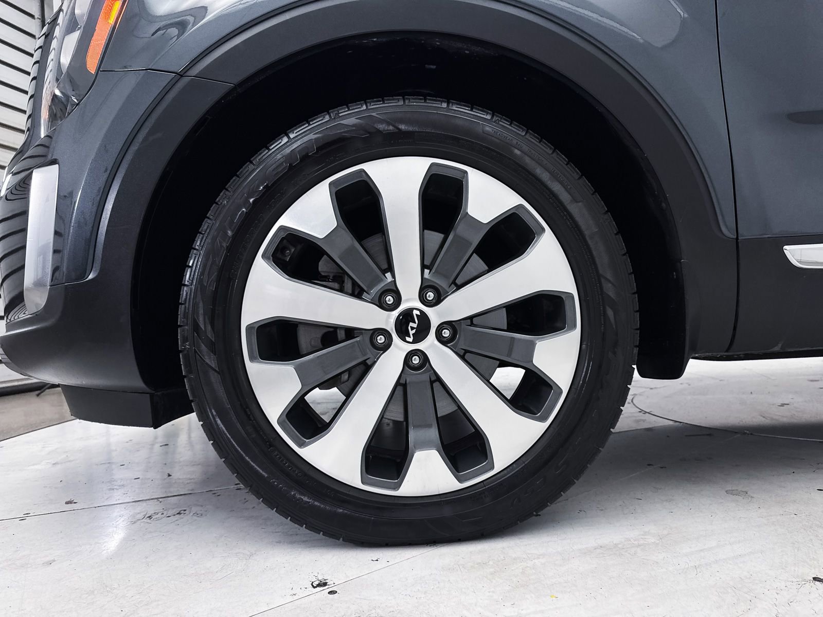 Used 2022 Kia Telluride EX w/ EX Premium Package image 16