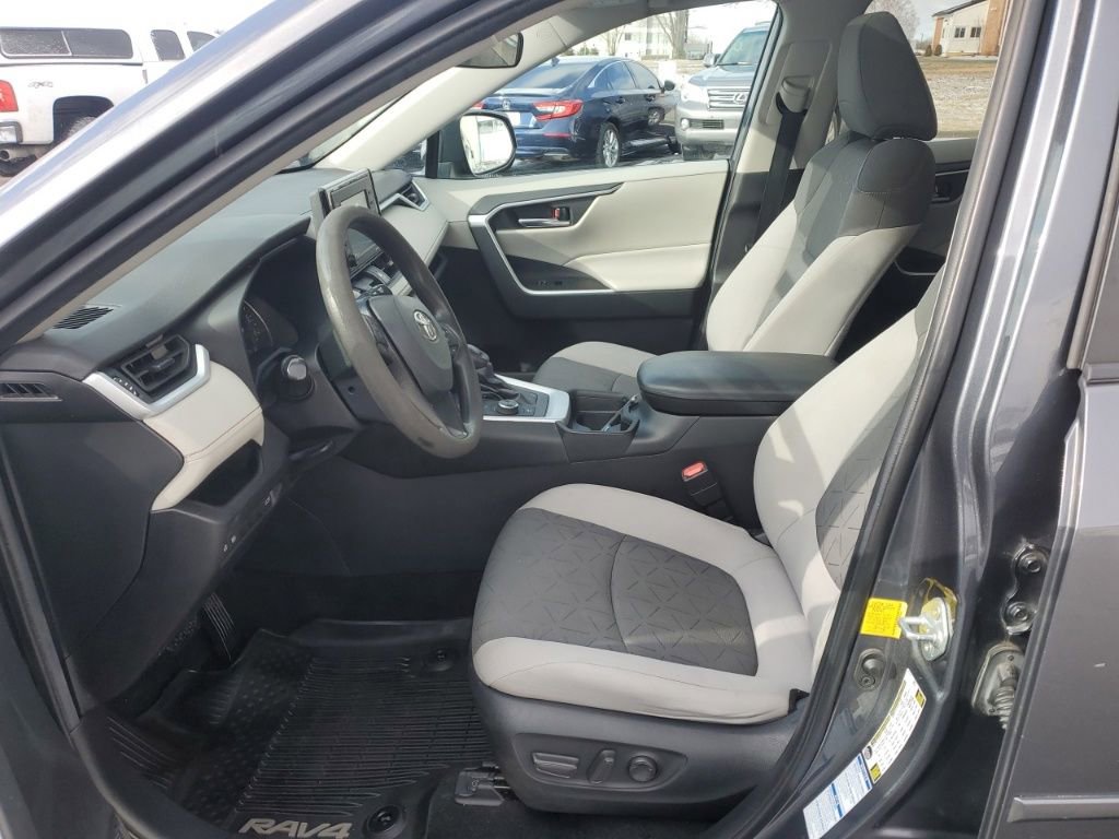 Used 2021 Toyota RAV4 XLE image 15