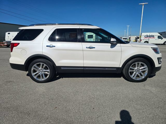 Used 2017 Ford Explorer Limited w/ Equipment Group 301A FWD image 2