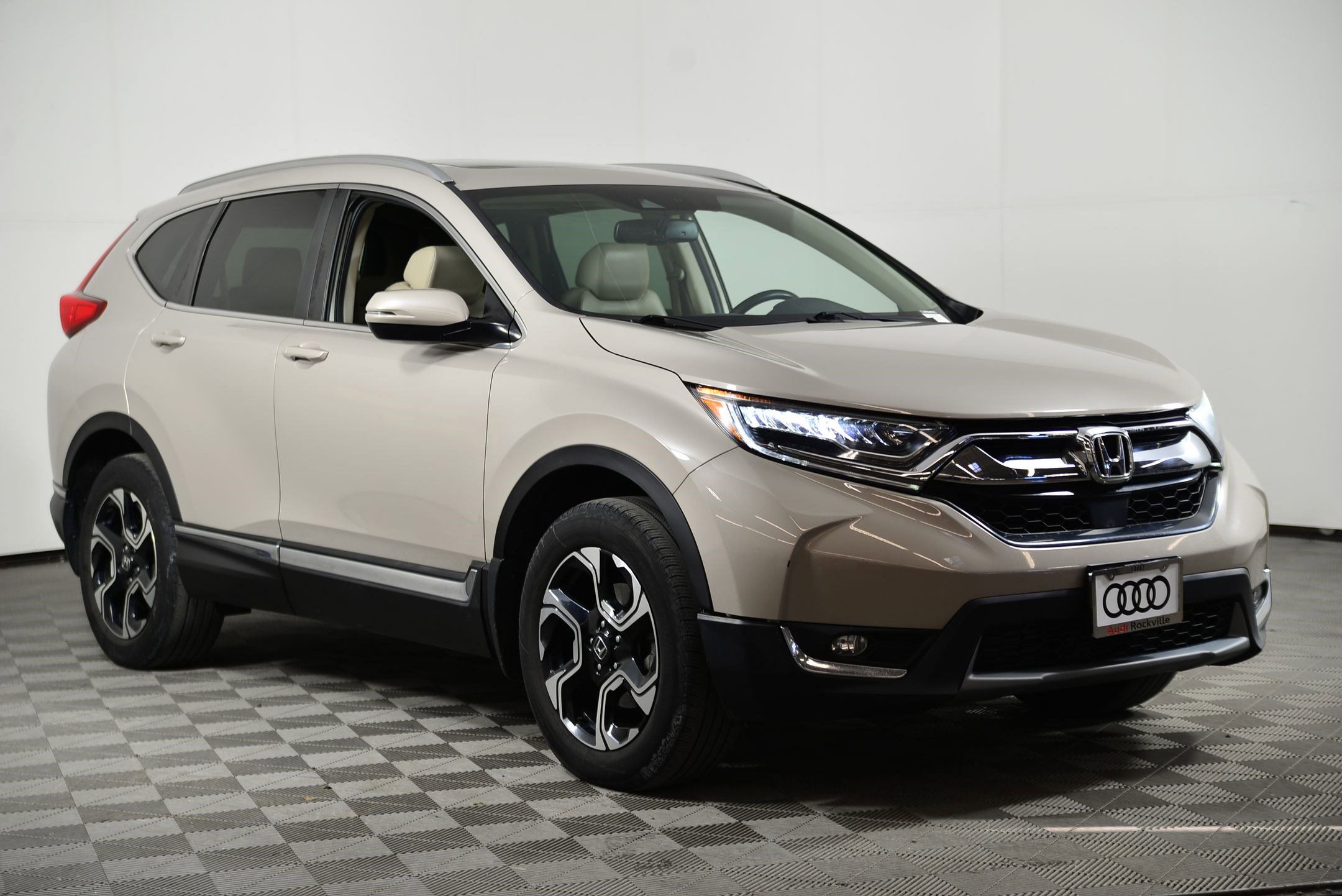 Used 2018 Honda CR-V Touring image 7