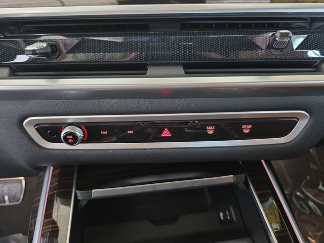 Used 2024 BMW X7 xDrive40i w/ Executive Package image 25