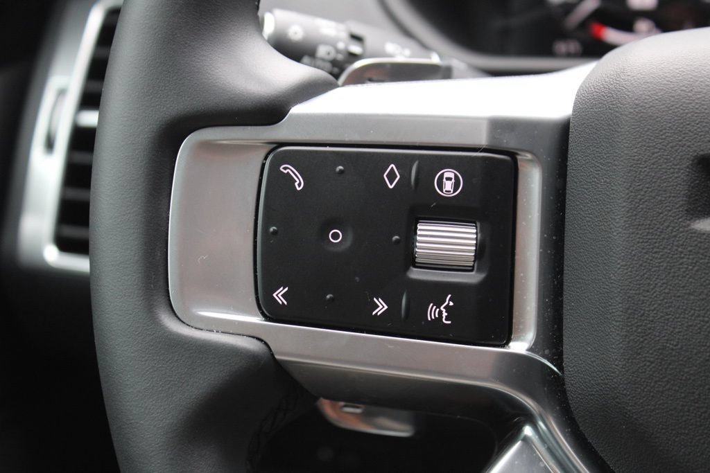 Certified 2025 Land Rover Discovery Dynamic SE AWD/4WD image 17