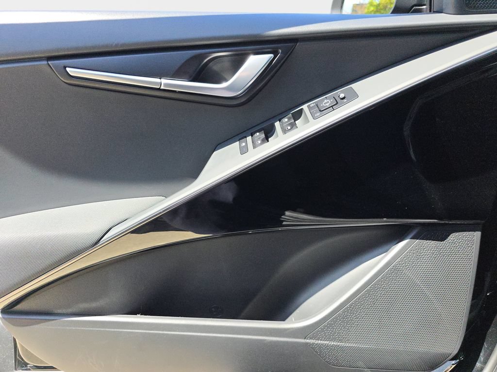 Used 2023 Kia Niro EX FWD image 21