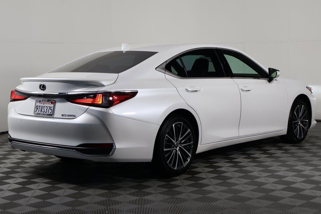 Certified 2025 Lexus ES 300h w/ Premium Package image 4