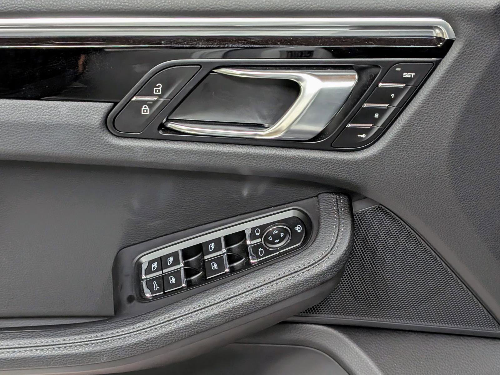 Used 2025 Porsche Macan image 14