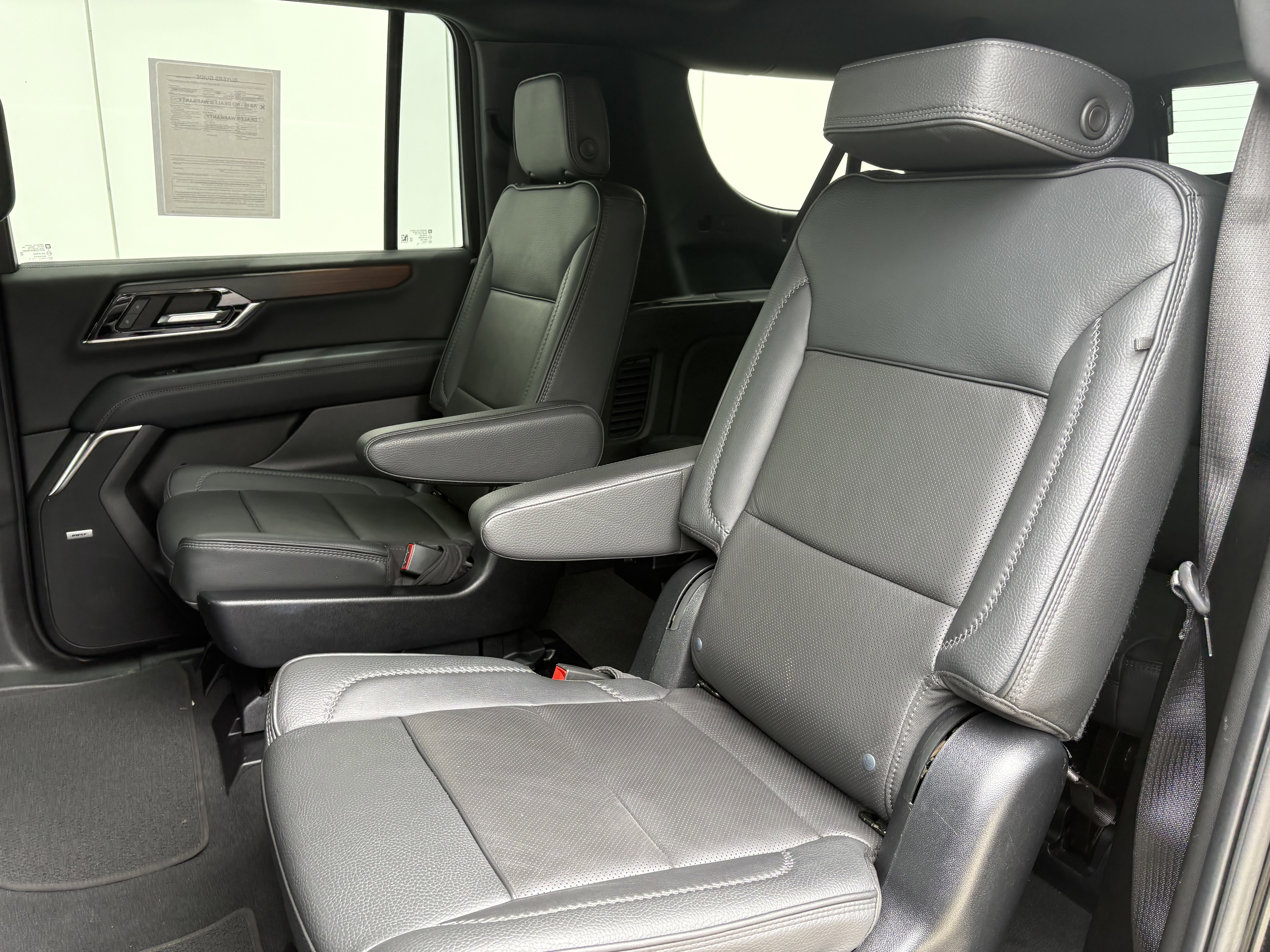 Used 2025 GMC Yukon XL Denali AWD/4WD image 12