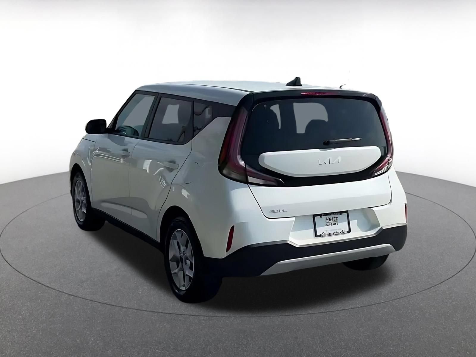 Used 2025 Kia Soul LX w/ LX Technology Package FWD image 9