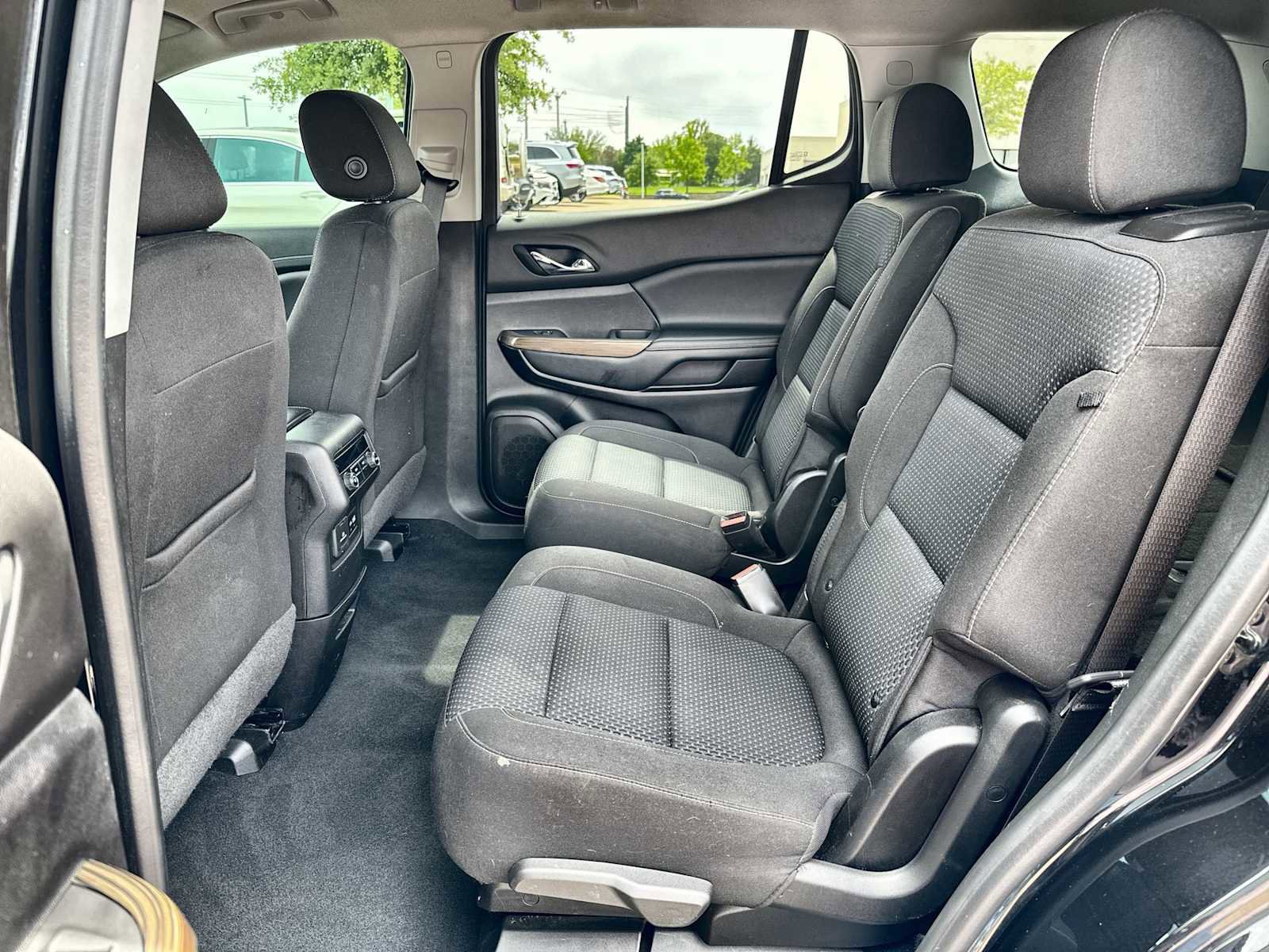 Used 2022 GMC Acadia SLE w/ Driver Convenience Package FWD image 4