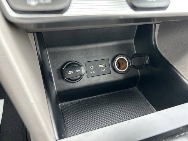 Used 2019 Hyundai Elantra SE image 25