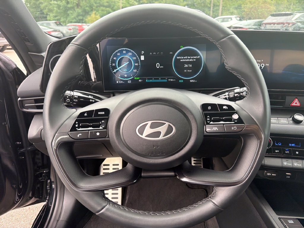 Certified 2025 Hyundai Elantra SEL FWD image 15