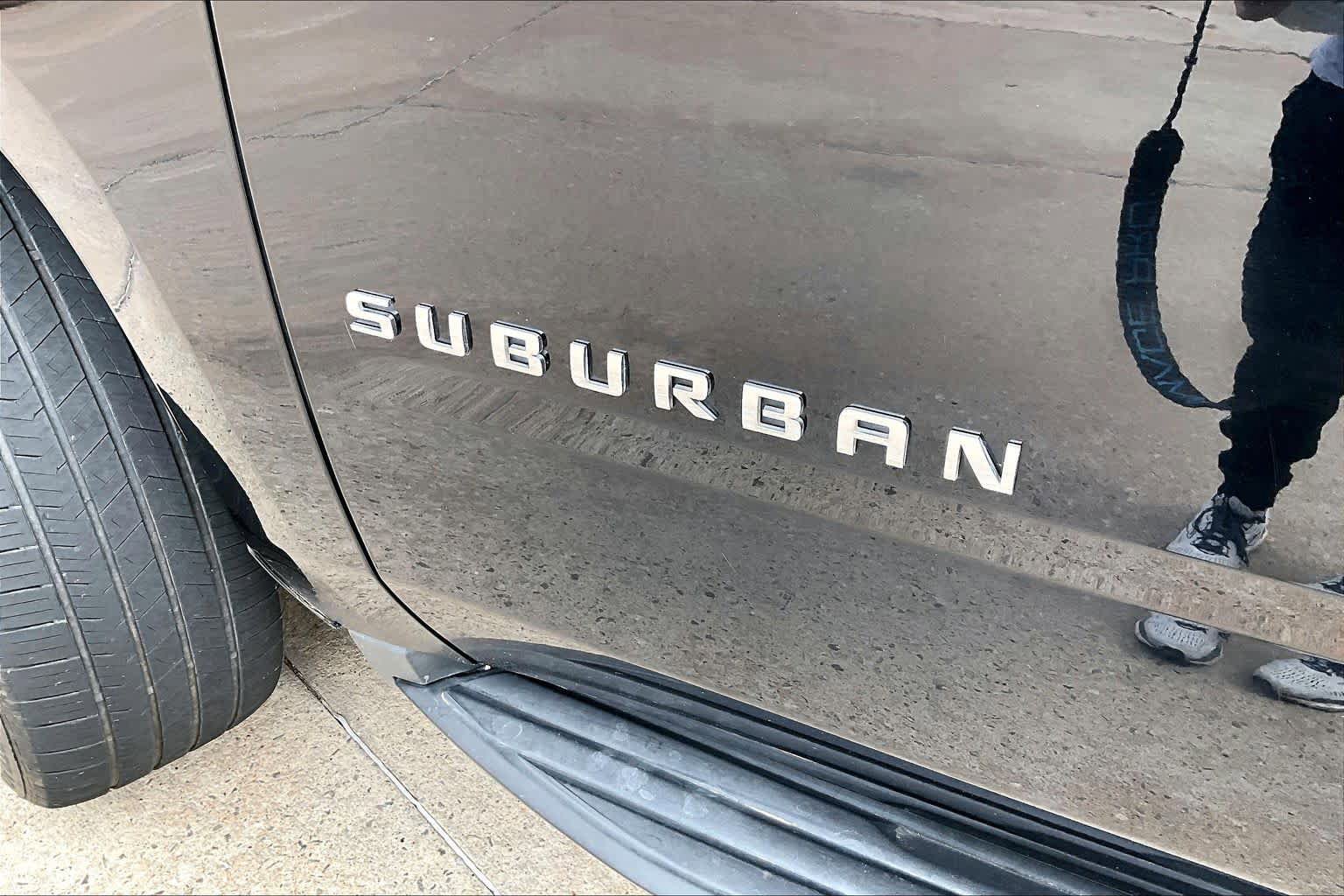 Used 2017 Chevrolet Suburban LT RWD image 32
