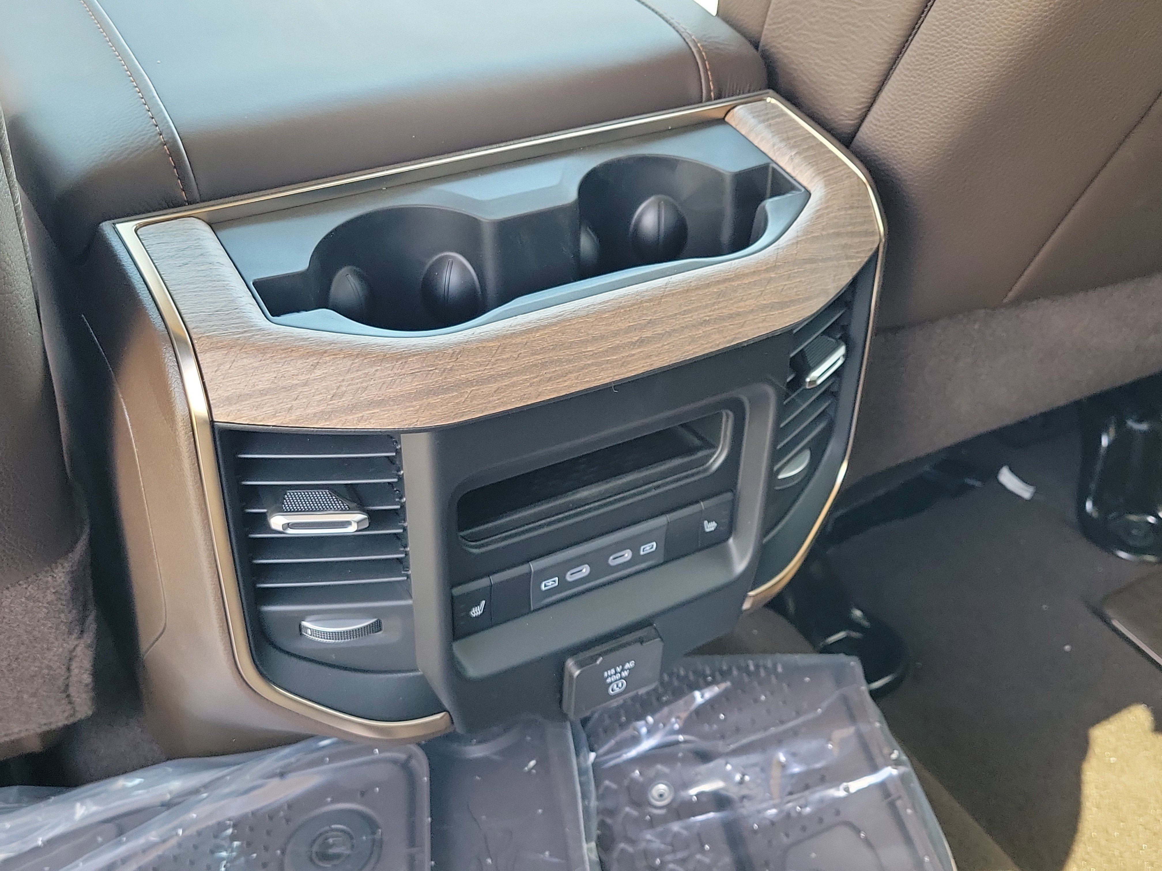 New 2026 RAM 2500 Limited AWD/4WD image 13