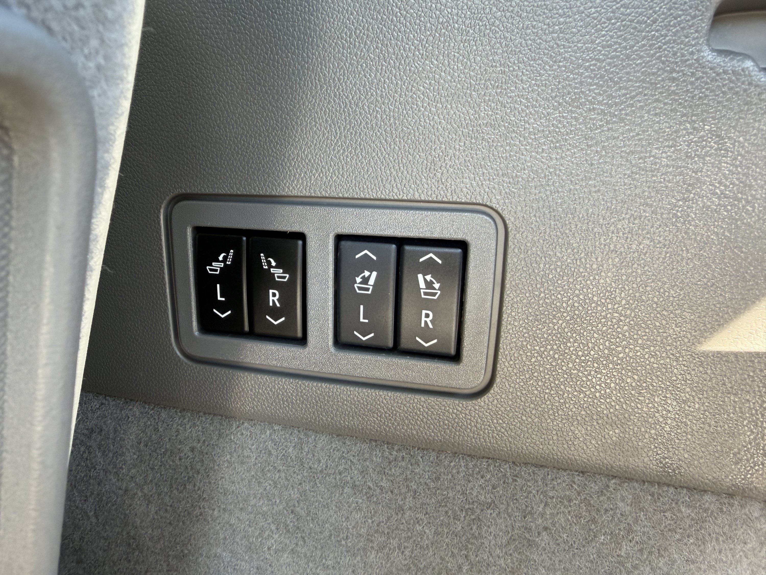 Used 2024 Cadillac XT6 Premium Luxury w/ LPO, Floor Liner Package AWD/4WD image 21