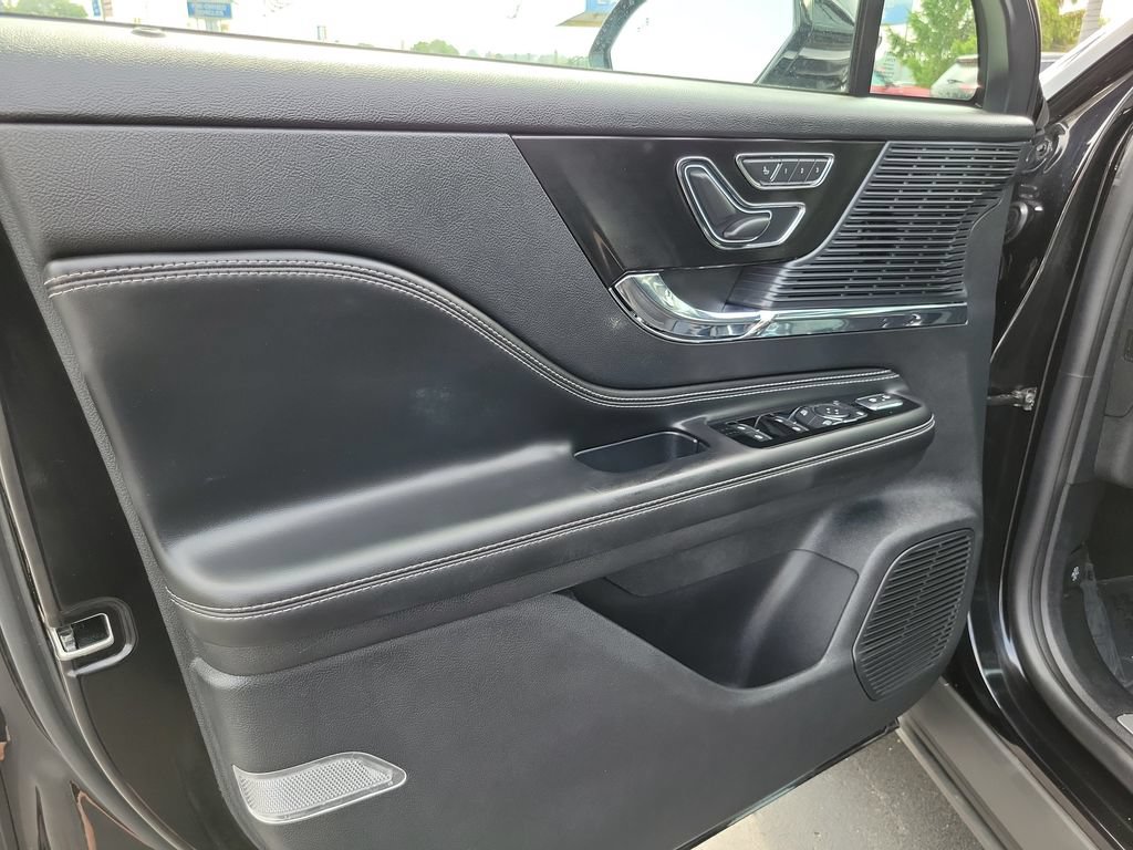 Used 2020 Lincoln Corsair AWD w/ Equipment Group 101A image 6