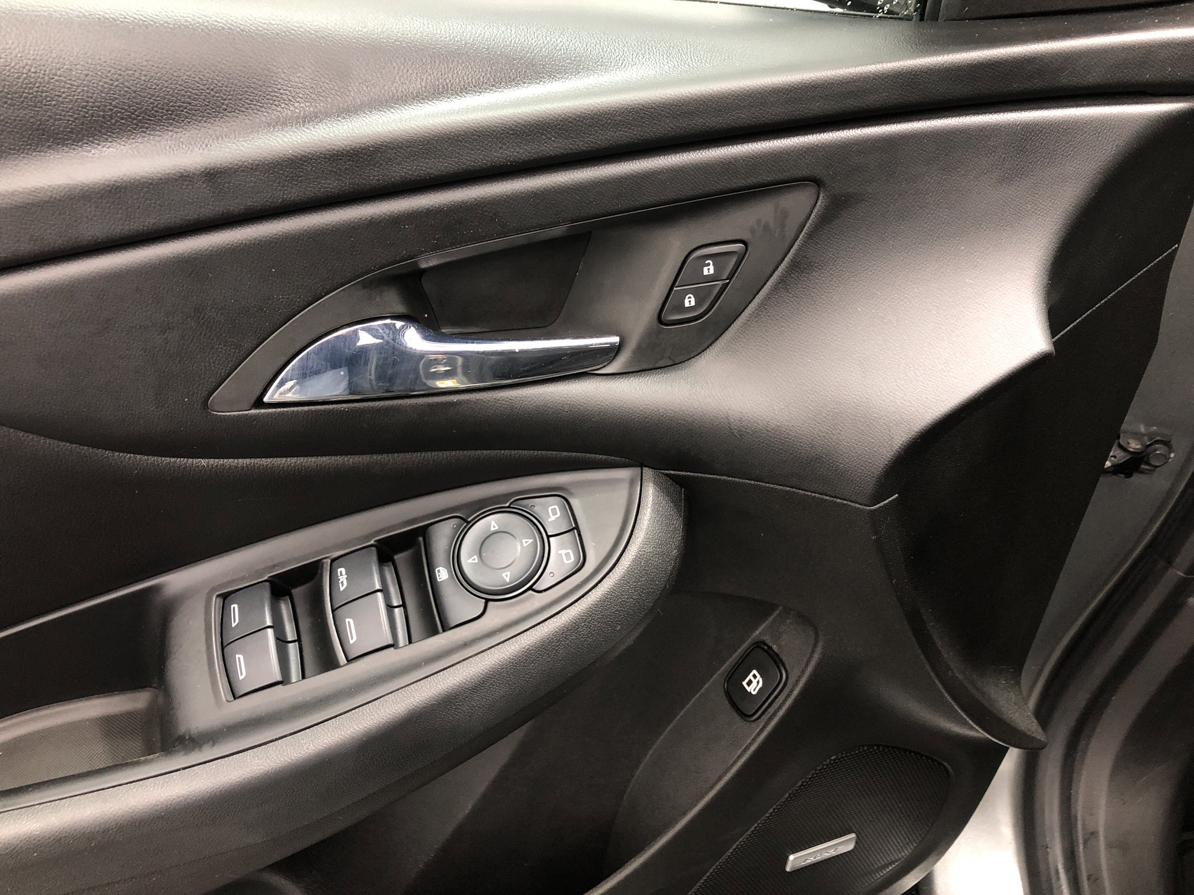 Used 2017 Chevrolet Volt Premier w/ Driver Confidence II Package image 15