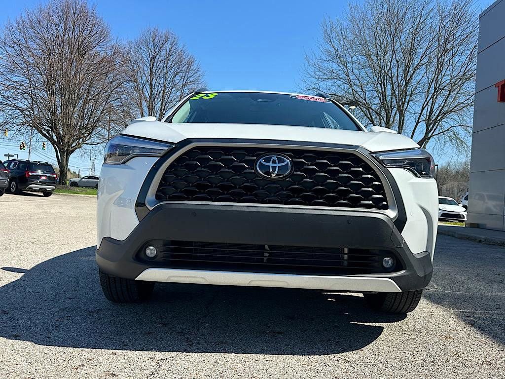 Certified 2023 Toyota Corolla Cross XLE image 9