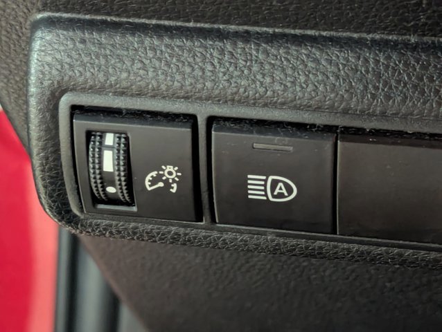 Used 2020 Toyota Corolla LE image 12