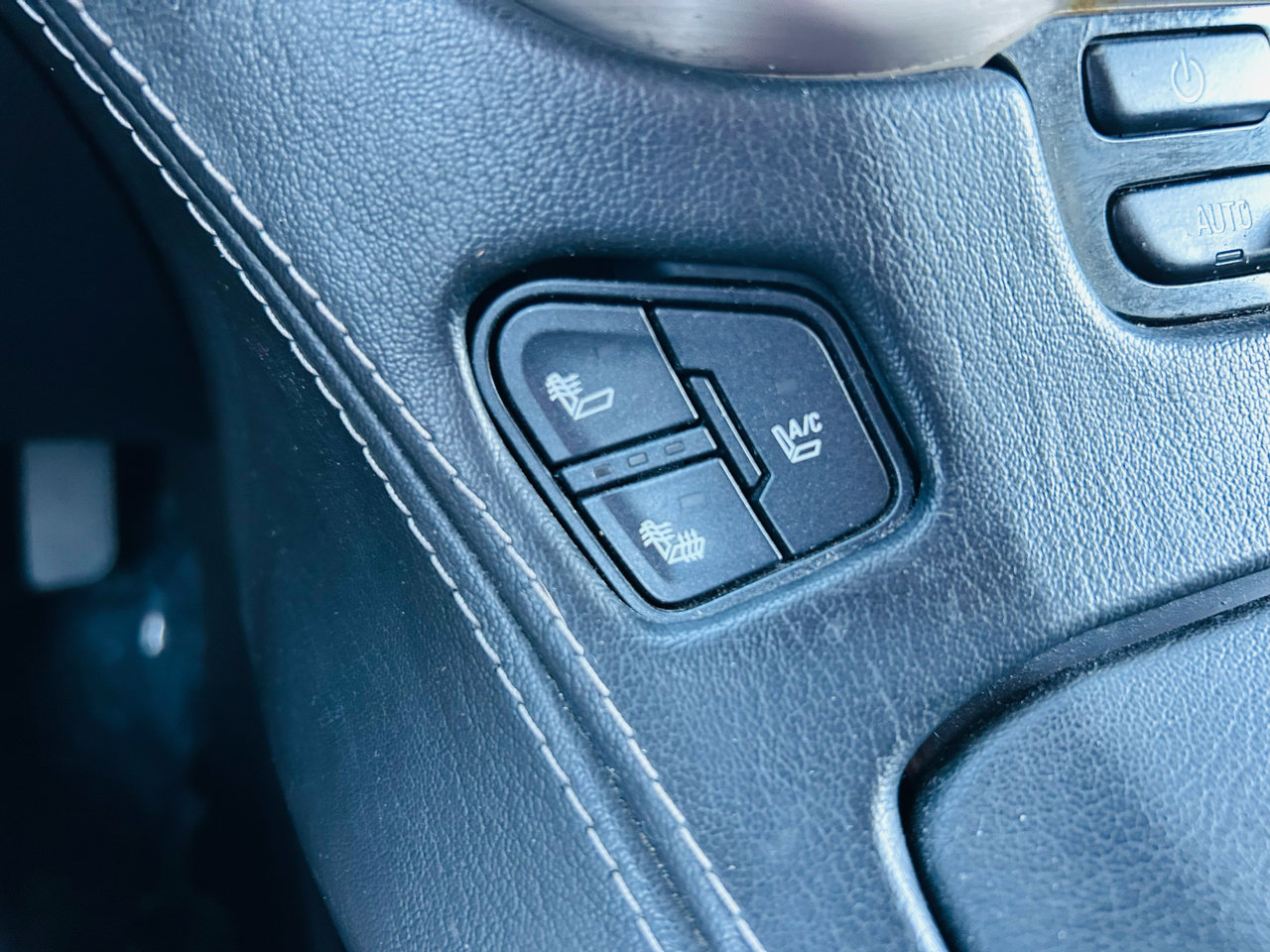 Used 2015 GMC Yukon XL Denali w/ Premium Package image 25