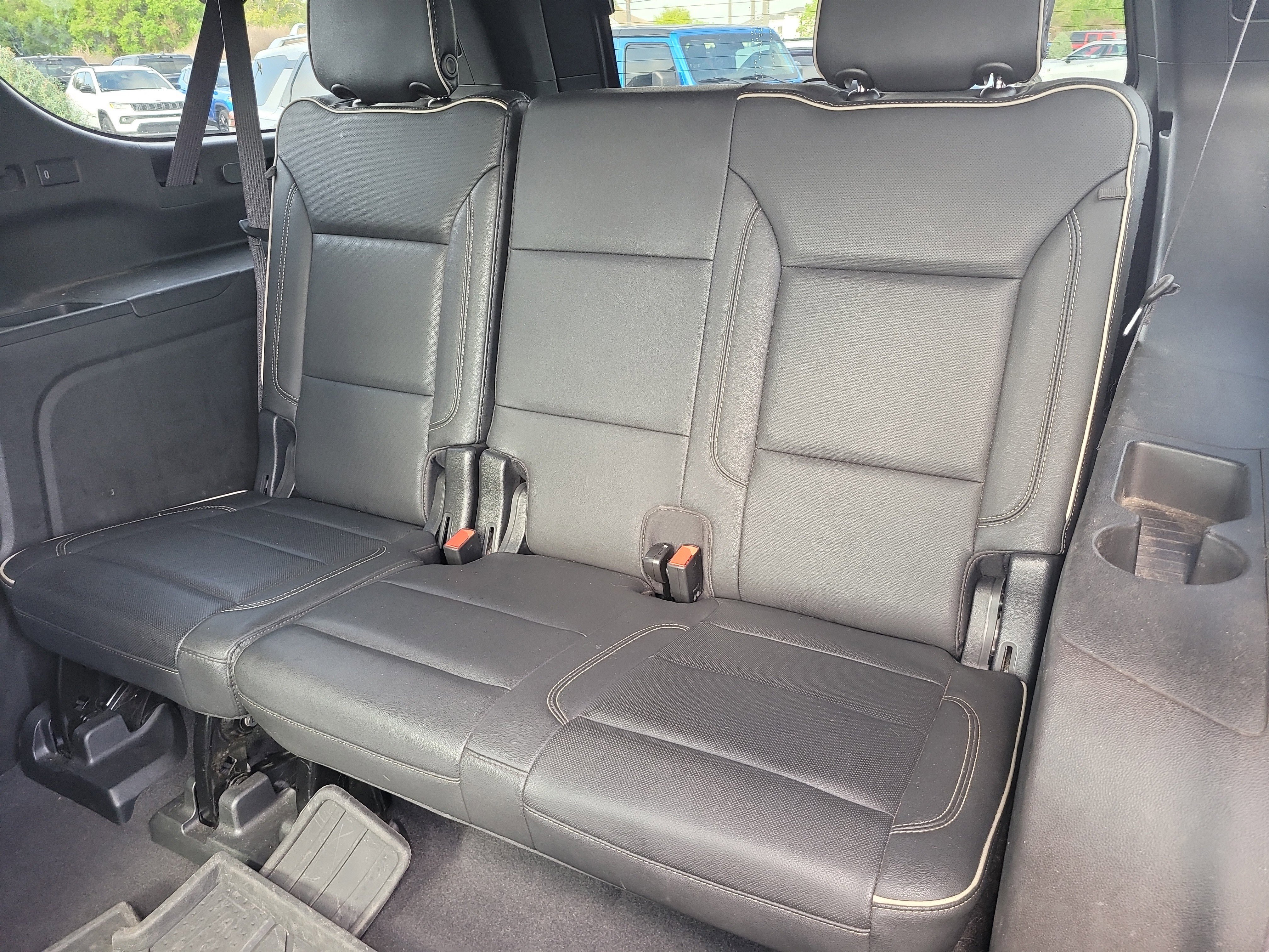 Used 2021 Chevrolet Suburban Premier w/ Premium Package image 12