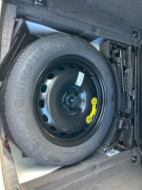 Used 2020 Jaguar F-PACE Premium image 24