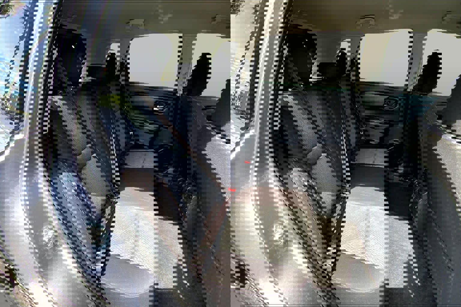 Used 2025 Nissan Rogue SV image 18