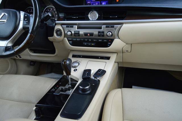 Used 2014 Lexus ES 350 w/ Premium Package FWD image 18