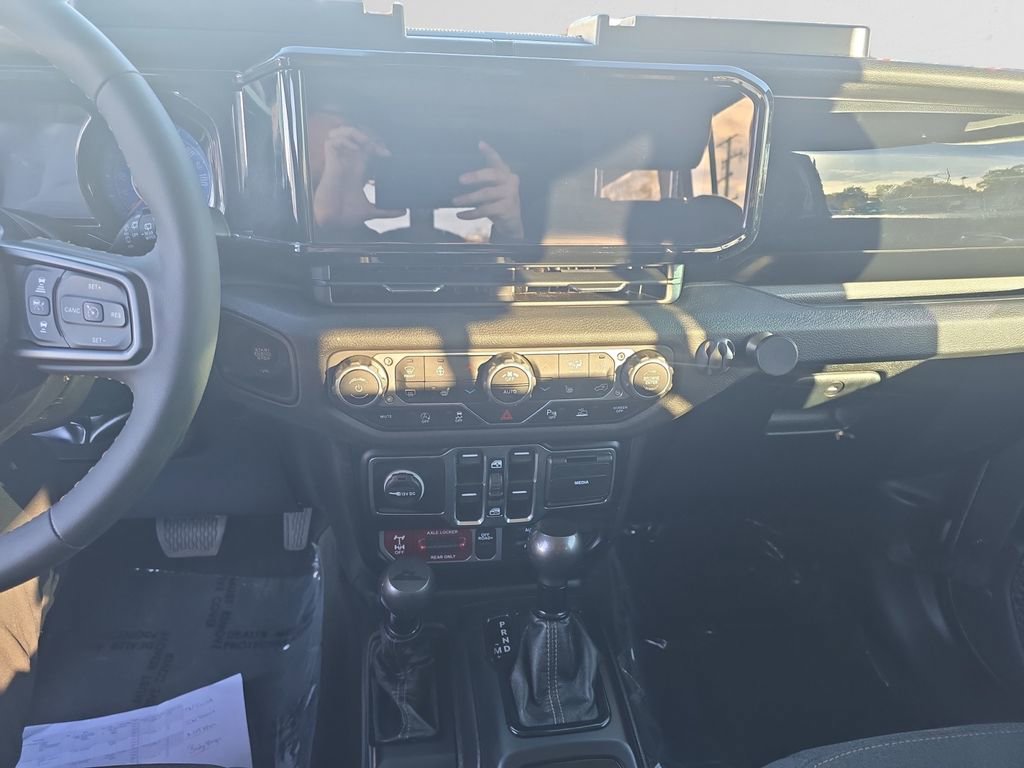 Used 2024 Jeep Wrangler Willys image 13