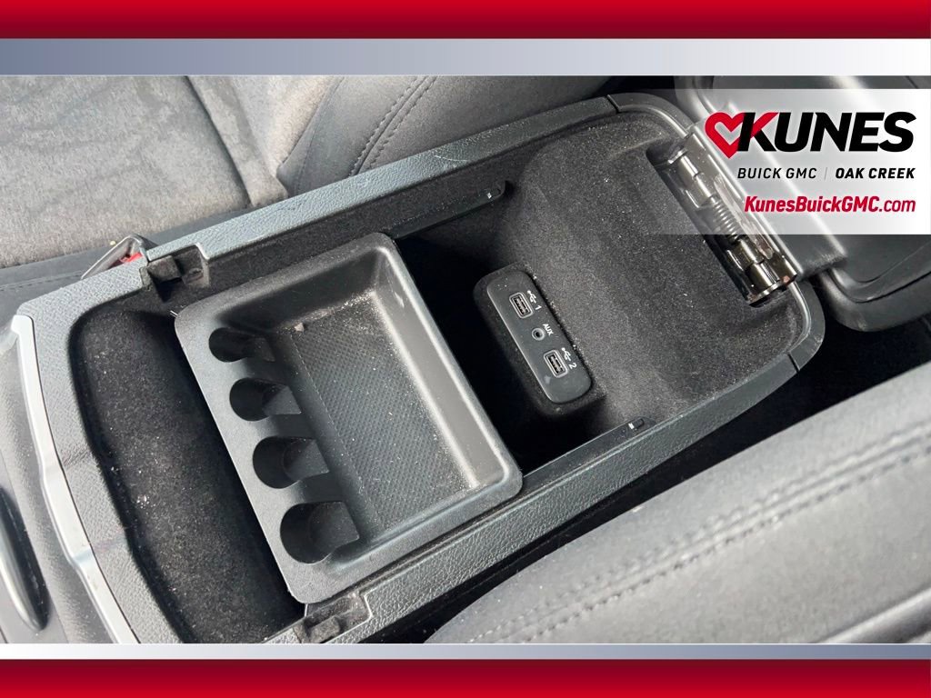 Used 2019 Chrysler 300 Touring w/ Sport Appearance Package image 16