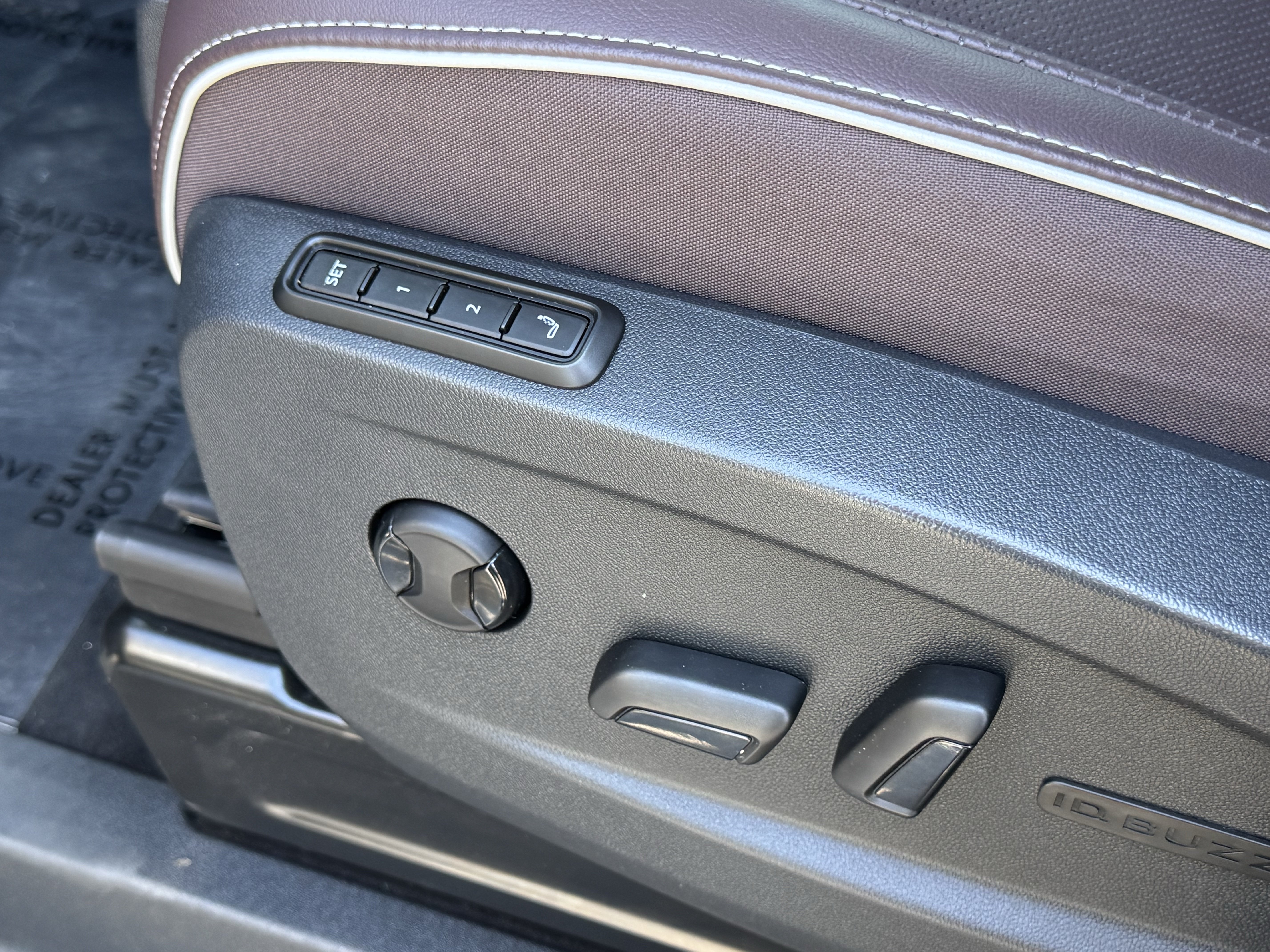 Certified 2025 Volkswagen ID. Buzz Pro S RWD image 16