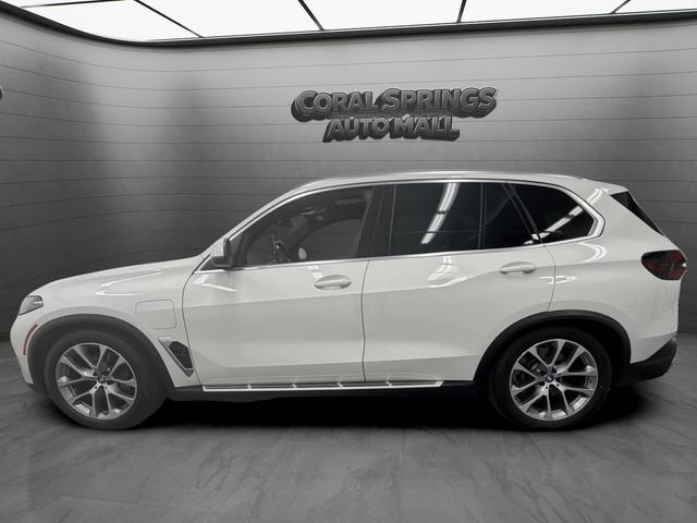 Used 2025 BMW X5 xDrive50e AWD/4WD image 2