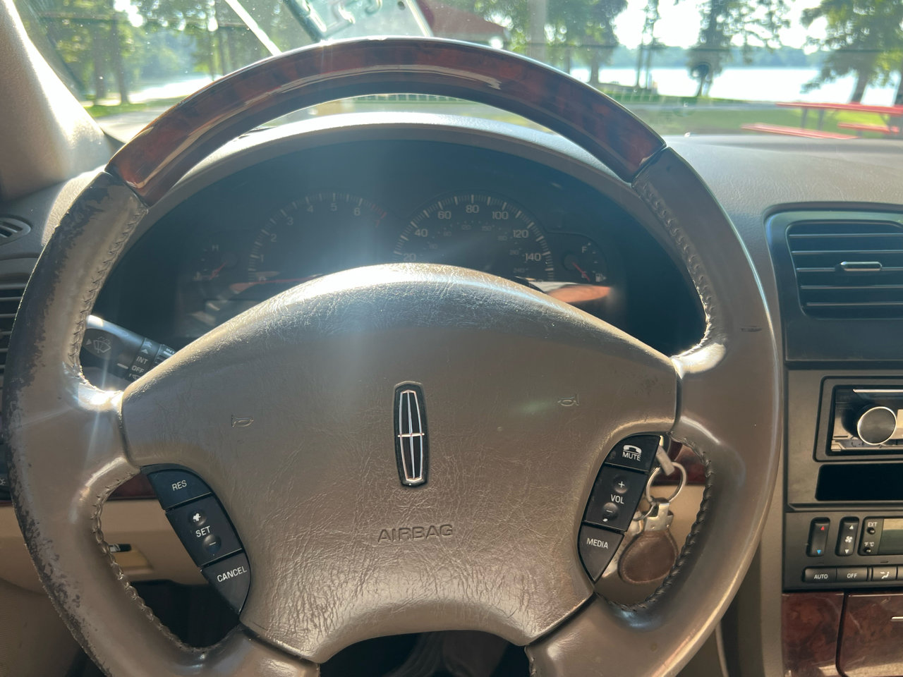 Used 2002 Lincoln LS image 24