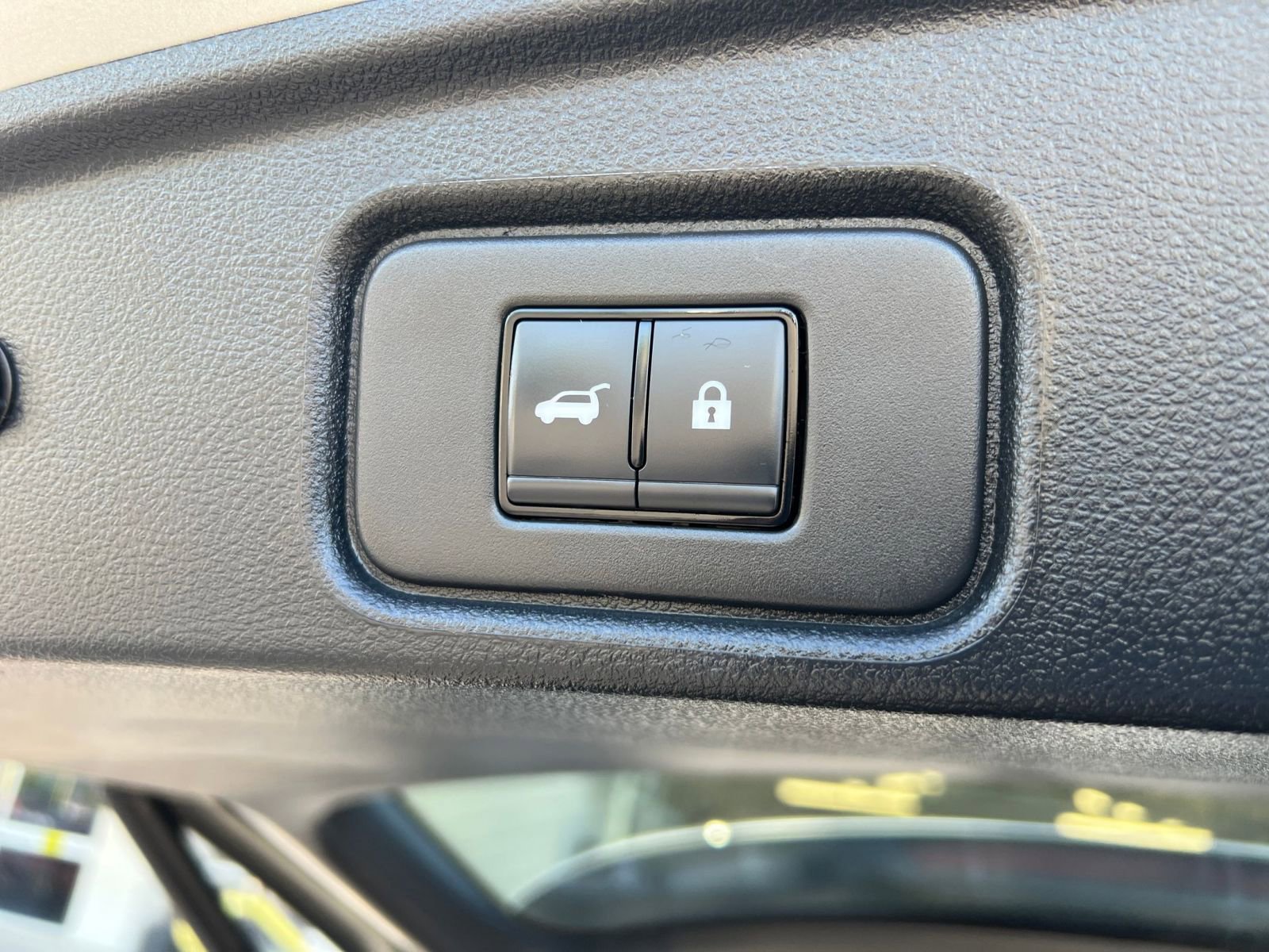 Used 2025 Nissan Pathfinder SV AWD/4WD image 22