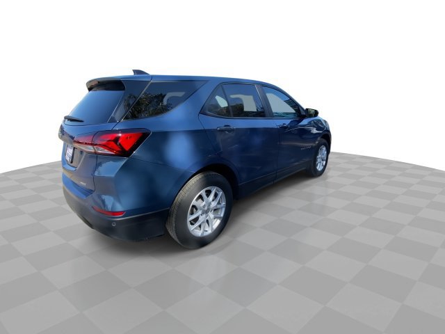 Used 2024 Chevrolet Equinox LS w/ LS Convenience Package AWD/4WD image 2