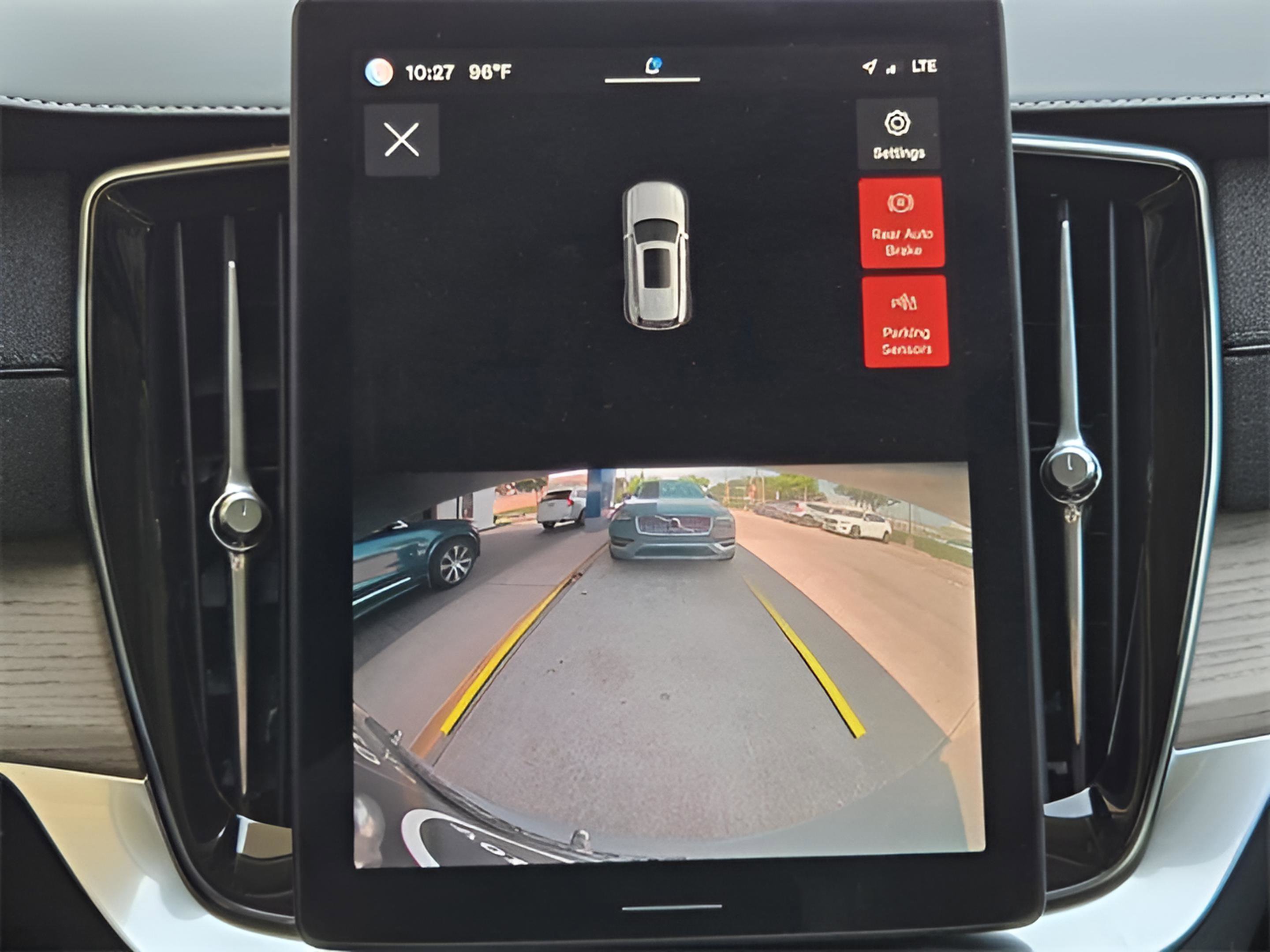 Used 2025 Volvo XC90 B6 Core w/ Protection Package image 15