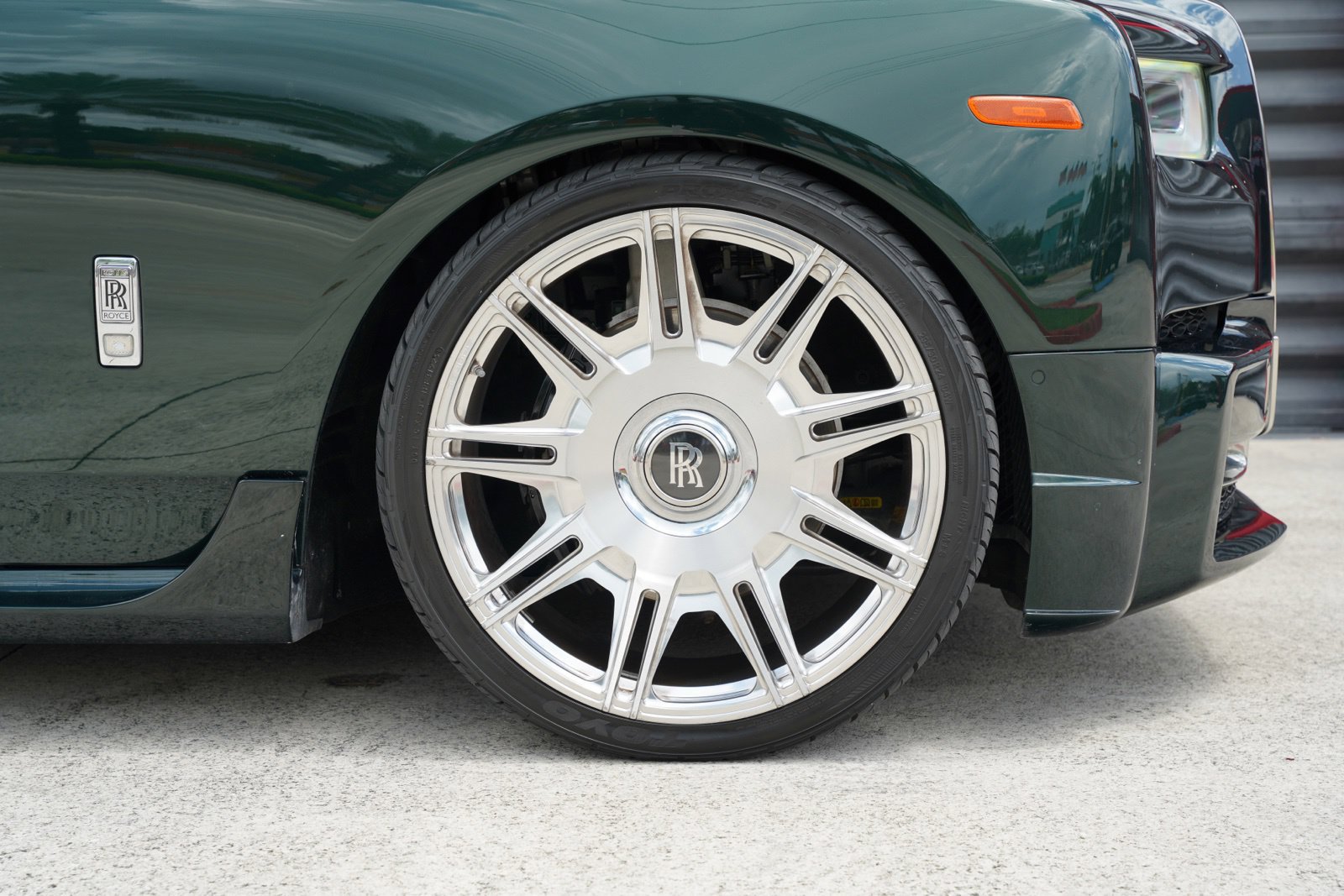 Used 2022 Rolls-Royce Phantom Sedan RWD image 8