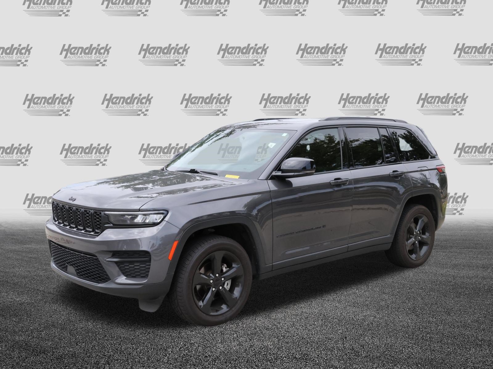 Used 2023 Jeep Grand Cherokee Altitude AWD/4WD image 5