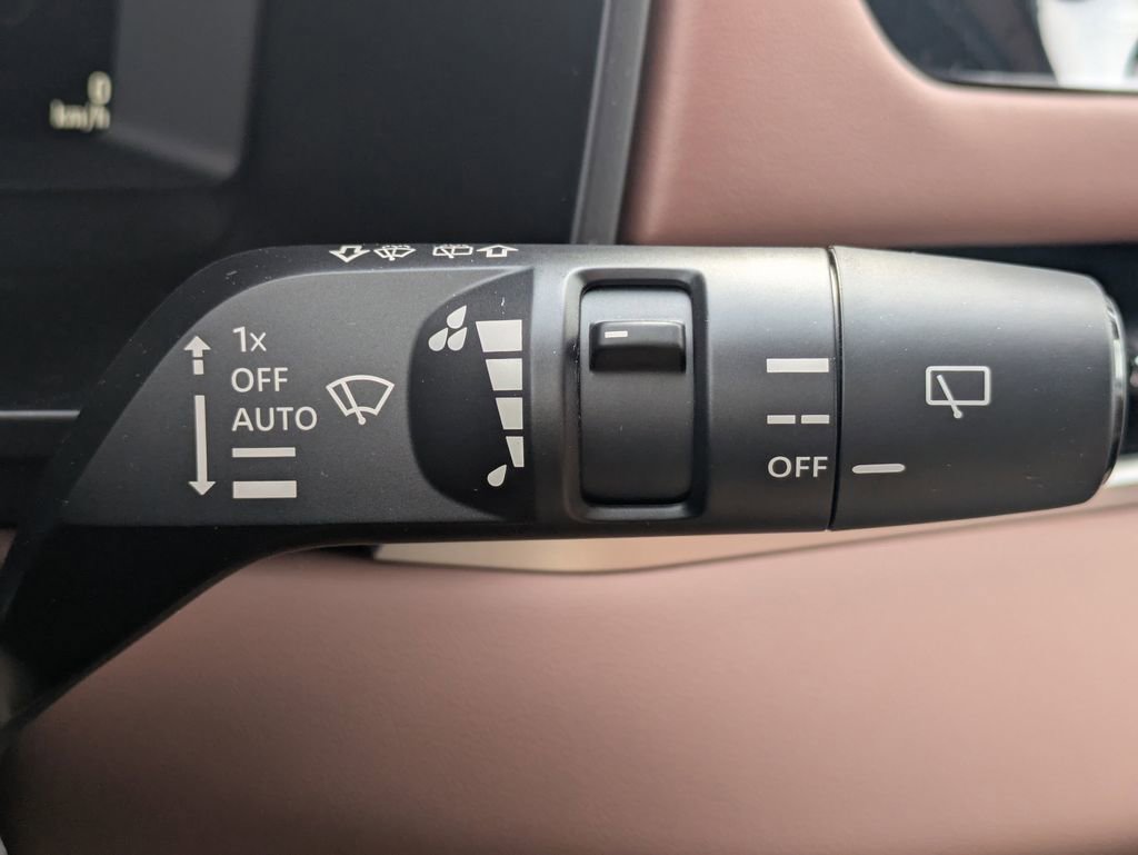 New 2026 Mitsubishi Outlander SEL FWD image 32