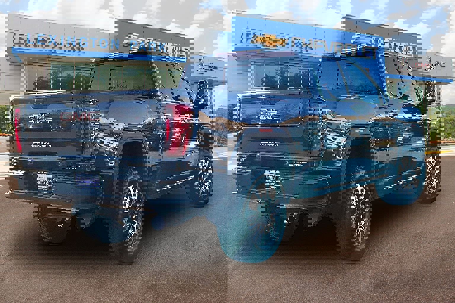 Used 2024 GMC Sierra 2500 Denali w/ Denali Reserve Package image 13