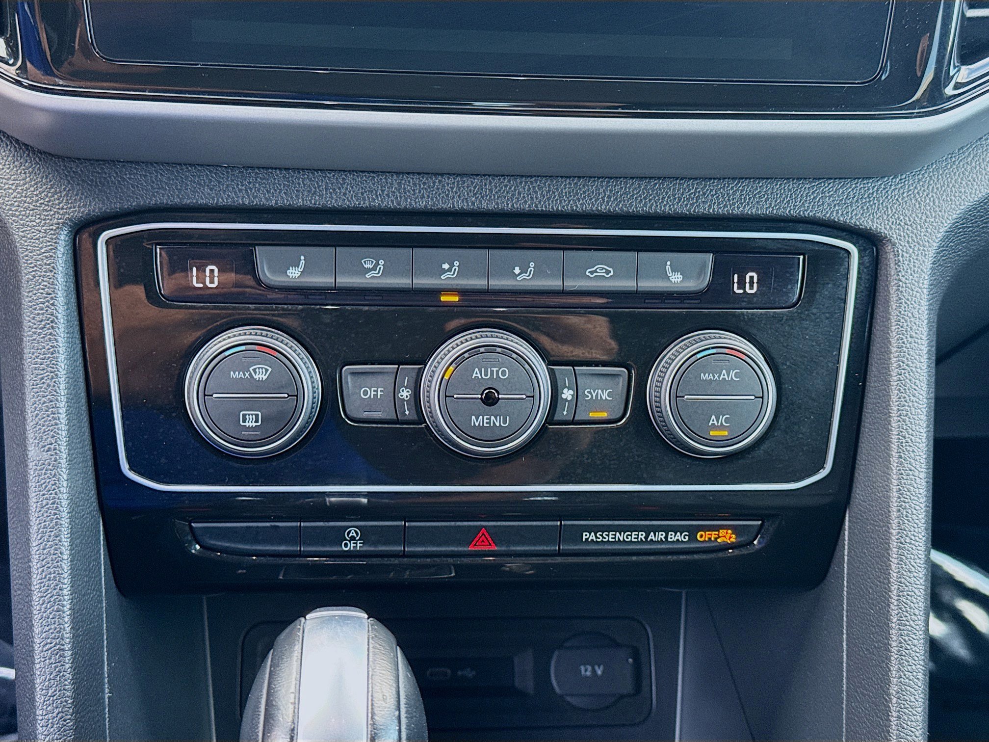 Used 2022 Volkswagen Atlas Cross Sport SE w/ Panoramic Sunroof Package image 14