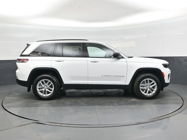 New 2025 Jeep Grand Cherokee Laredo image 2